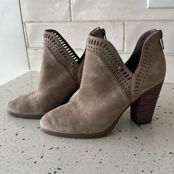 Vince Camuto Fileana French Taupe Suede Leather Split Shaft Ankle Booties Size 6 - Picture 2 of 11